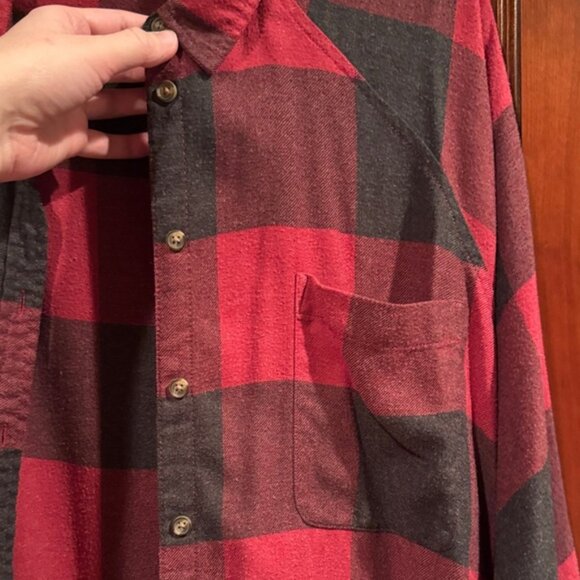 American Eagle Outfitters Red and Black Plaid Oversized Button Down Shirt - Picture 3 of 5